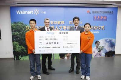 沃爾瑪全球公司事務執行副總裁戴思理先生（Leslie Dach）向中國青少年發展基金會捐贈300萬元人民幣，用以成立沃爾瑪中國零售人才培訓