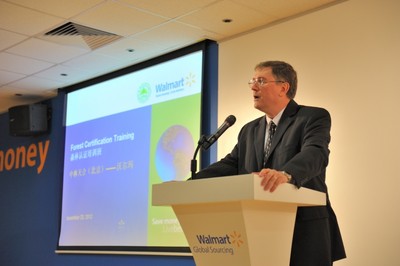 沃爾瑪全球采購辦公室副總裁藍柯（Ken Lanshe）非常支持供應商森林認證培訓活動。