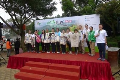 亞洲博聞的一個員工團隊更憑其合乎環保原則、具創意、有效率的運送用具奪得《最醒目植樹大獎》。