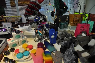 國內(nèi)獨(dú)立設(shè)計(jì)師Kun手工制作的羊毛氈系列及廣受好評(píng)的馬卡龍暖手寶